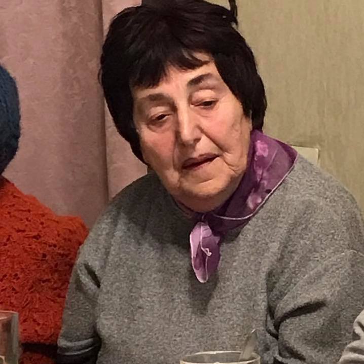 7.Olga die als 2 jarige levend uit het massagraf bij Uman gehaald werd kopie