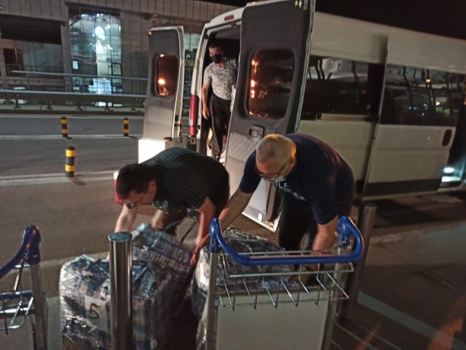 Unloading the luggage